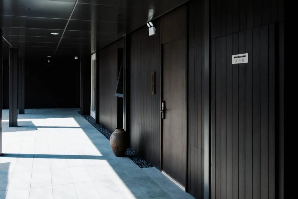 Longyou Water Mirror Hotel- deep charcoal cladding