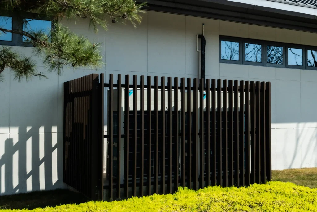 Water Mirror Hotel - bamboo panels